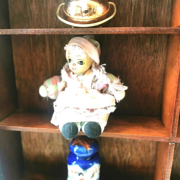 1960s Solid Wood Curio Cabinet w/ Teardrop Brass Pull AND 8 Vintage Knick-Knacks - Picture 10 of 13